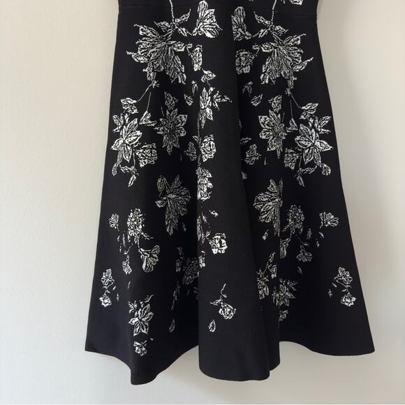 Ted Baker Naomyy Floral Jacquard Dress Mini A-Line Sleeveless round neck zip up - Picture 5 of 13